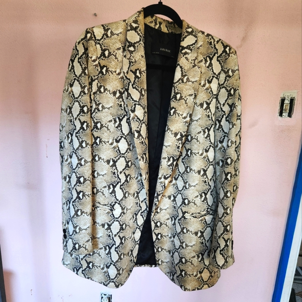 Easygoing zara snakeskin blazer